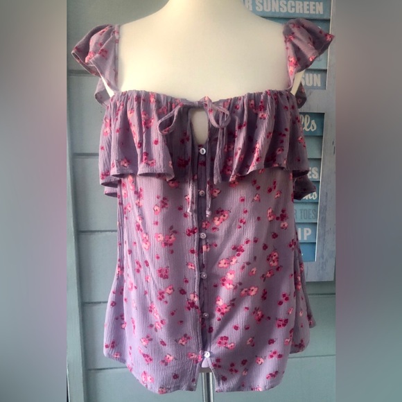 Express Tops - EXPRESS lavender floral ruffle front & sleeves can be Wear on or off shoulder. M